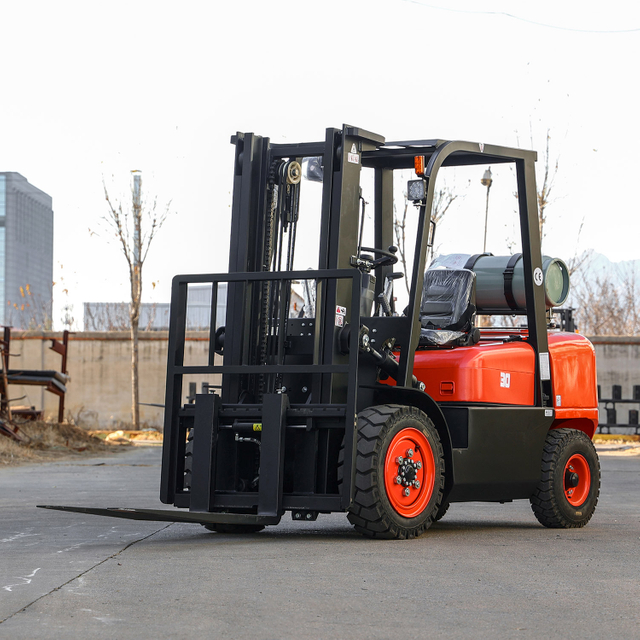 LPG Gas Forklift Outdoor 4 Wheel Drive Cheap Price Propane Forklift Triplex Mast Side Shifter