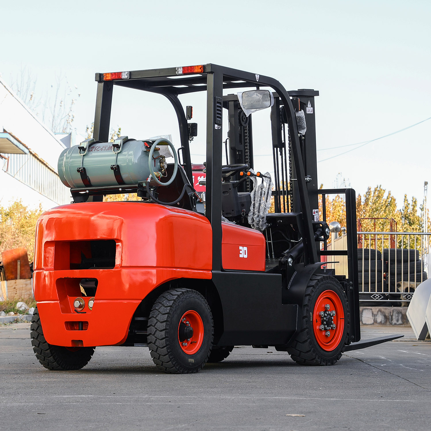 LPG Gas Forklift Outdoor 4 Wheel Drive Cheap Price Propane Forklift Triplex Mast Side Shifter